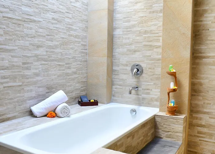 Bali Nyuh Gading Luxury & 3* Seminyak (Bali)