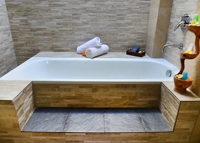 Bali Nyuh Gading Luxury & 3* Seminyak (Bali)